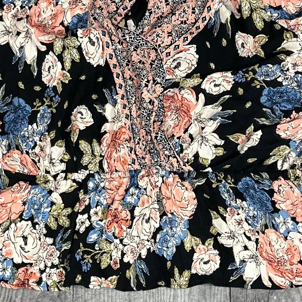 ⭐️Romantic Gypsy Floral Flutter Sleeve V-Neck Top NWT [6041] - Picture 8 of 11
